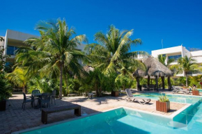 Spacious and private retreat 1 block from the beach in Progreso East